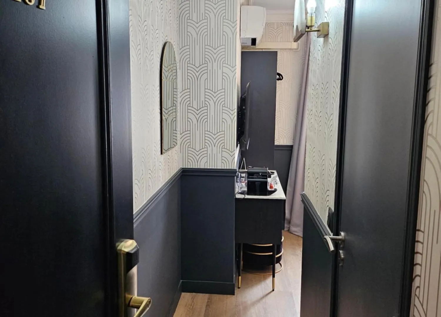 ***  La Caravelle Hotel Aix-en-Provence Франция
